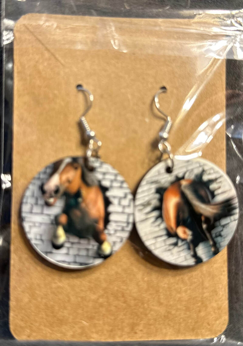 SMILING HORSE