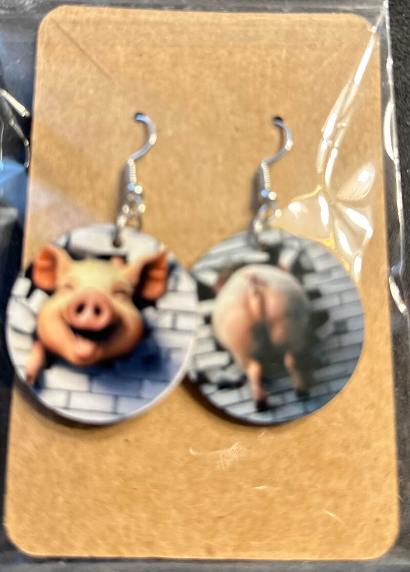 SMILING PIG