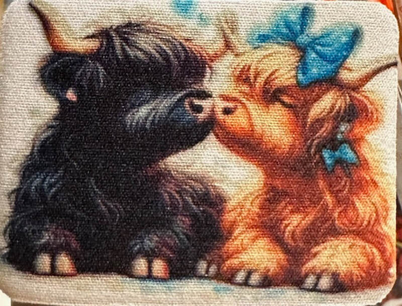 2 COWS KISS